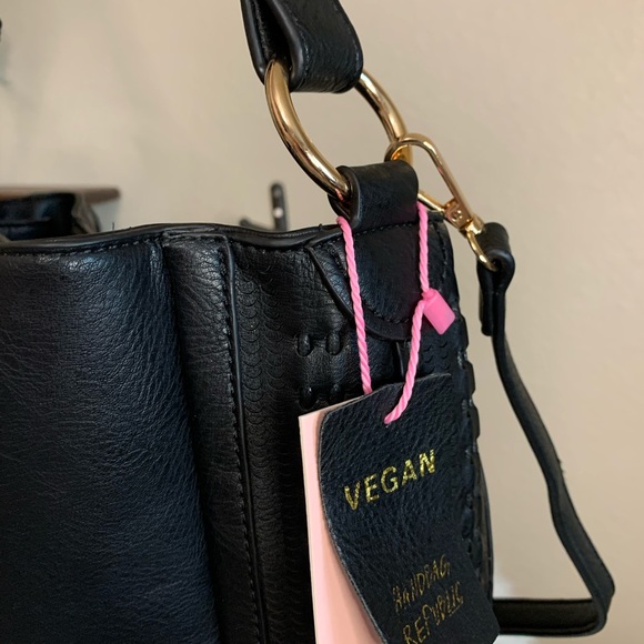 Black Hobo Style Handbag - Picture 3 of 8